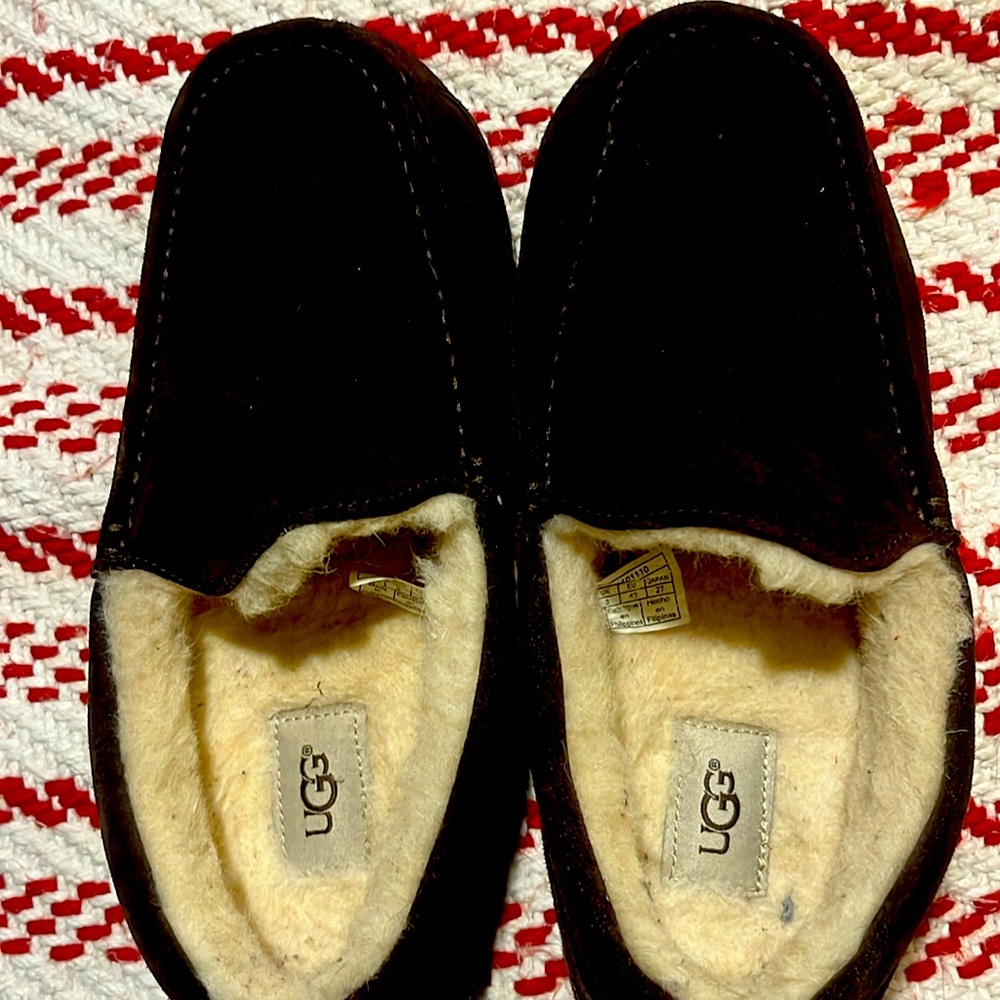 Comfortable brown UGGs slip on